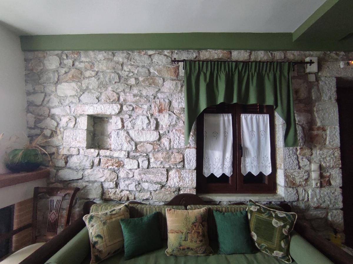 Meterizi Guesthouse Varvitsa Luaran gambar